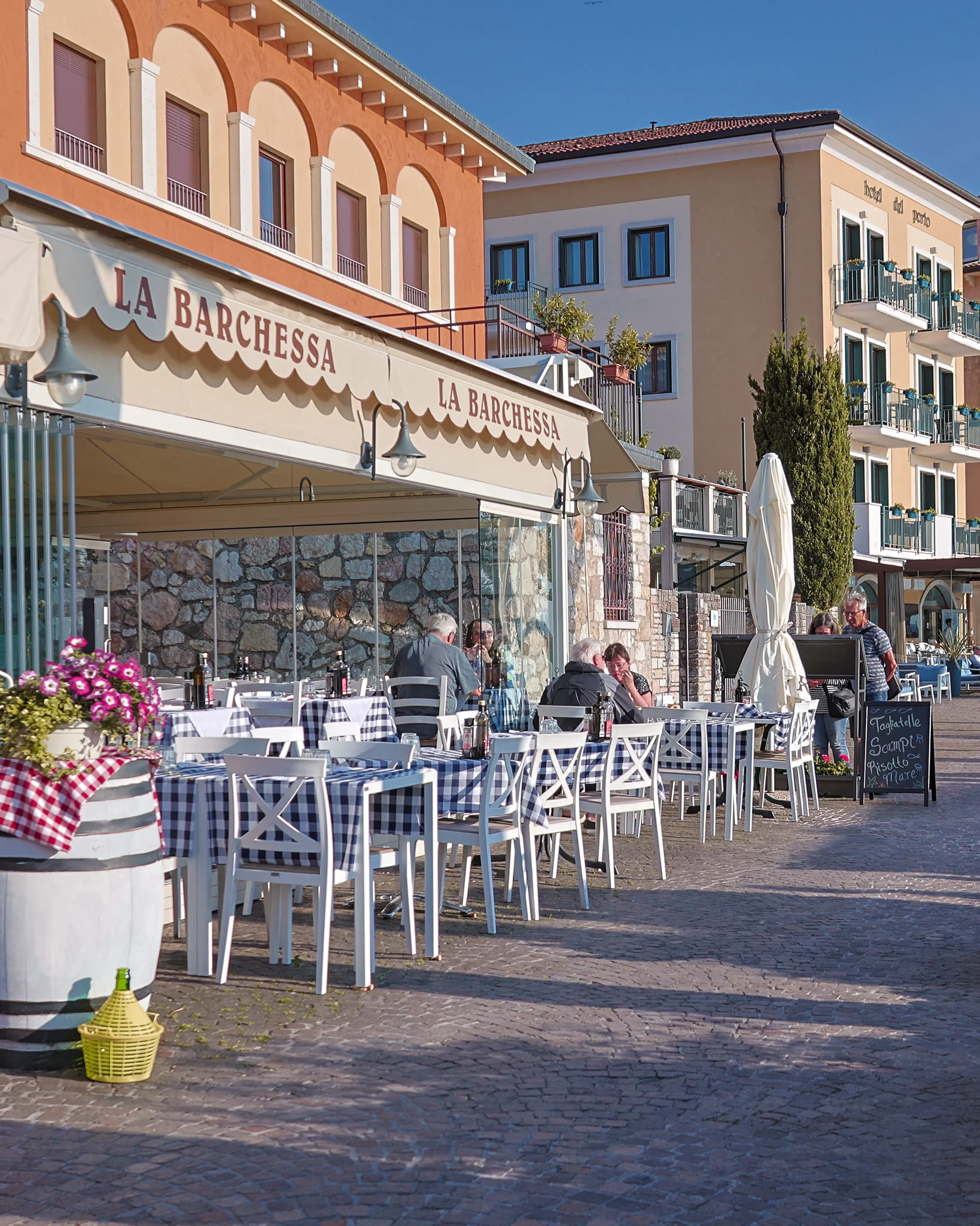 Veranda con fiori Veranda con fiori